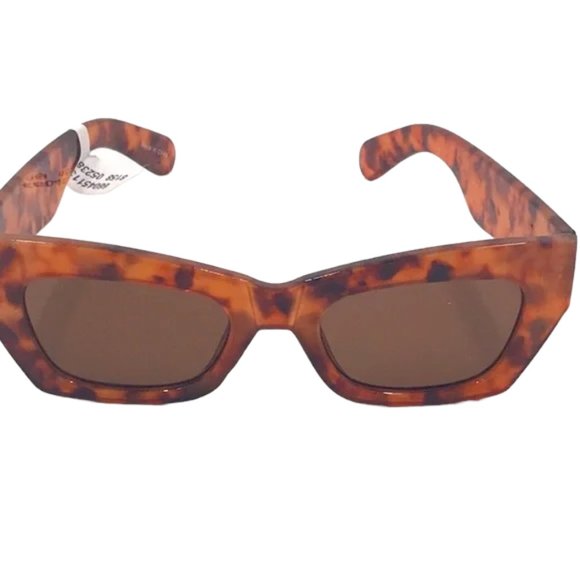 Free People 🕶 Juliet Winged Cat Eye Sunglasses - Picture 6 of 7